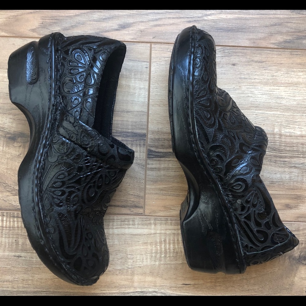 Women's Black Embossed Leather Comfort Clogs